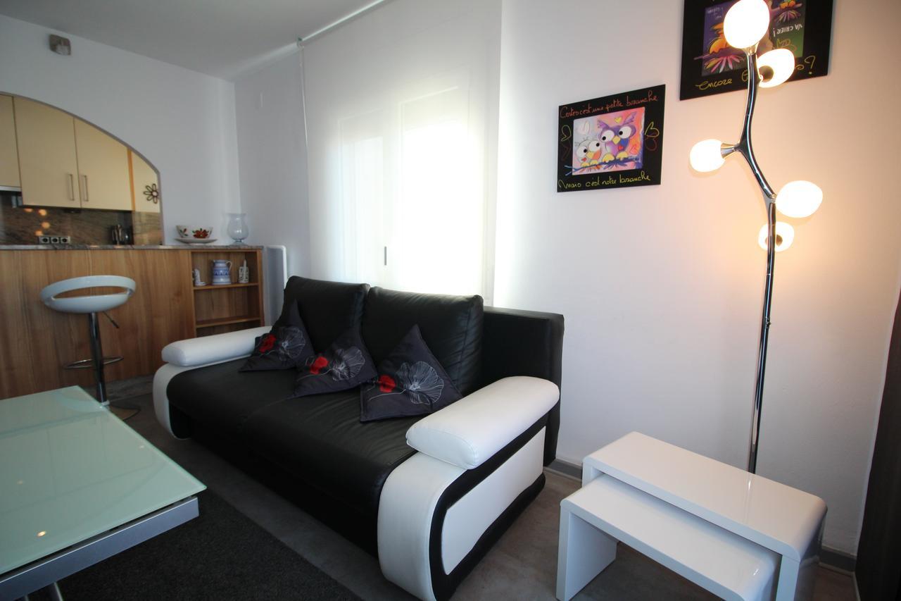 Fonda 24 Apartment Roses Bagian luar foto